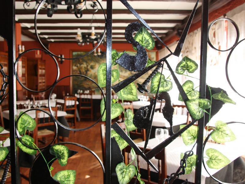 Hostal Rte. Elena Fuentes de Ebro Екстериор снимка